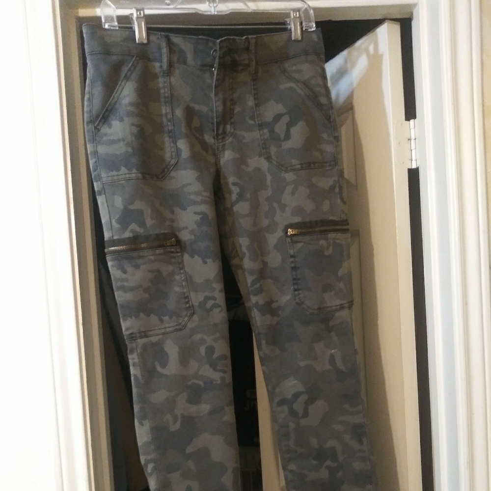 Gianni Bini camo skinny jeans